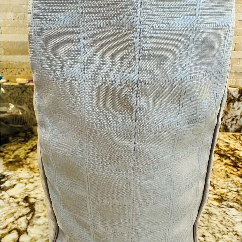 CHANEL Gray Beige Travel Bag with Geometric Design - Picture 5 of 16